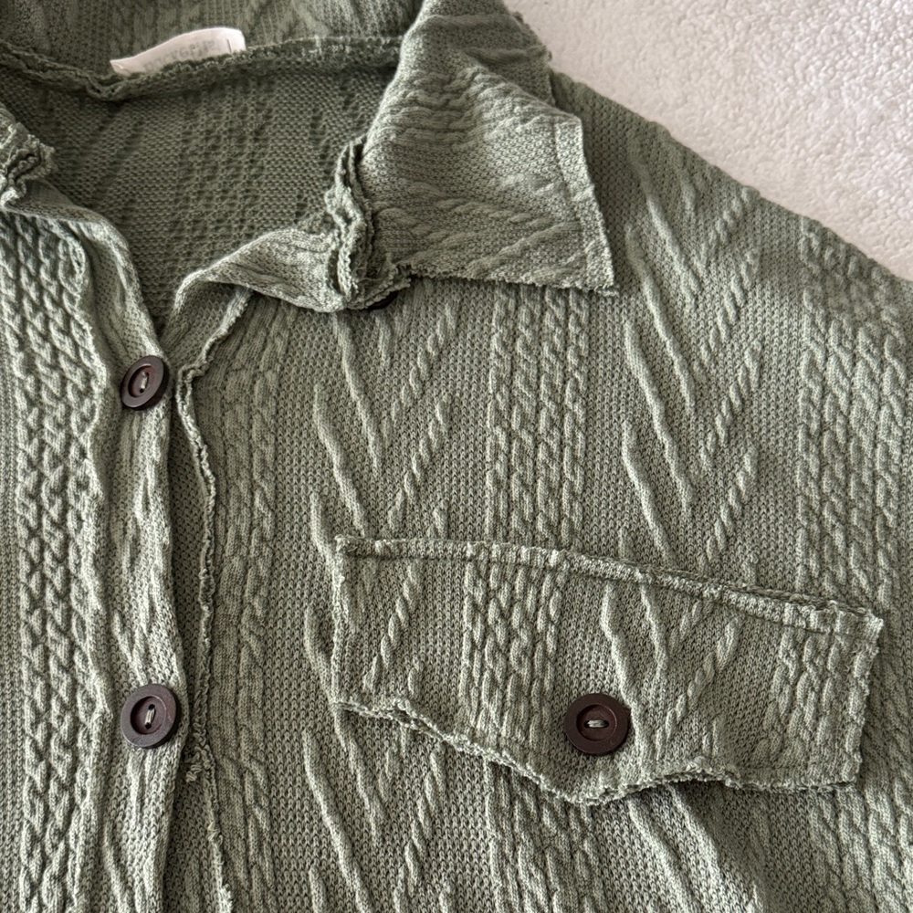Green Textured Button-Up Jacket - Picture 2 of 6